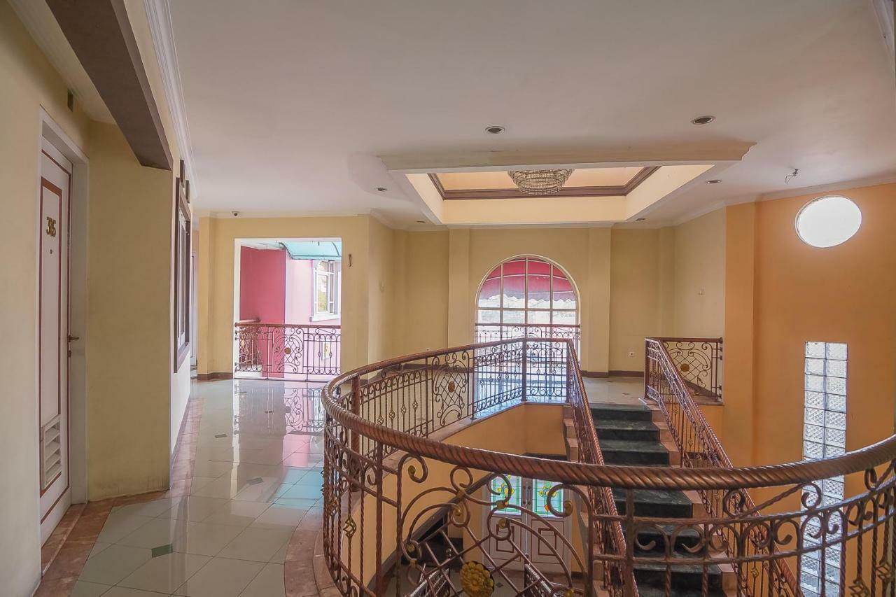 Reddoorz Near Setrasari Mall 2 Бандунг Екстер'єр фото