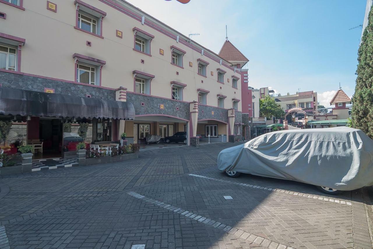 Reddoorz Near Setrasari Mall 2 Бандунг Екстер'єр фото