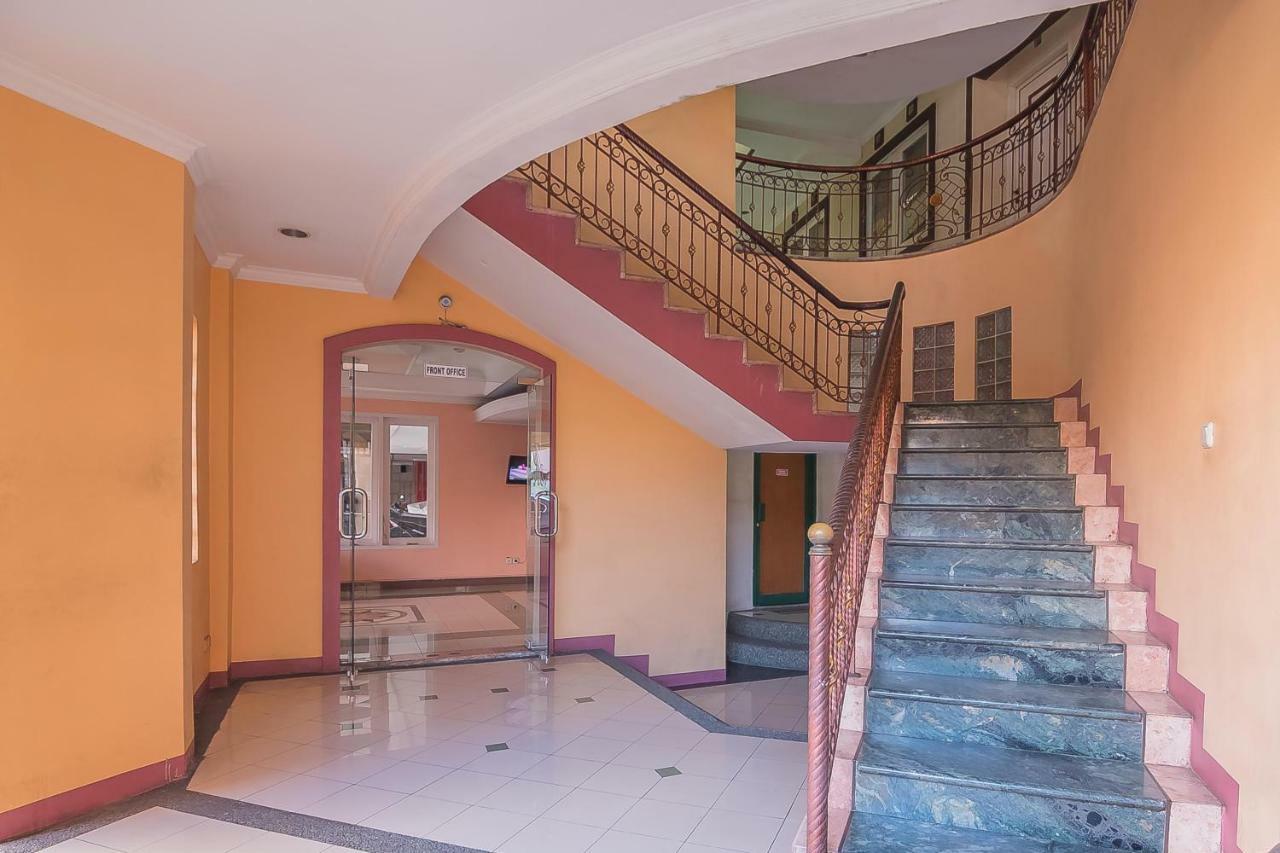 Reddoorz Near Setrasari Mall 2 Бандунг Екстер'єр фото
