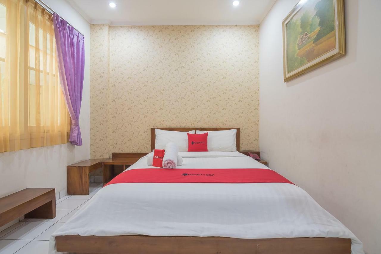 Reddoorz Near Setrasari Mall 2 Бандунг Екстер'єр фото